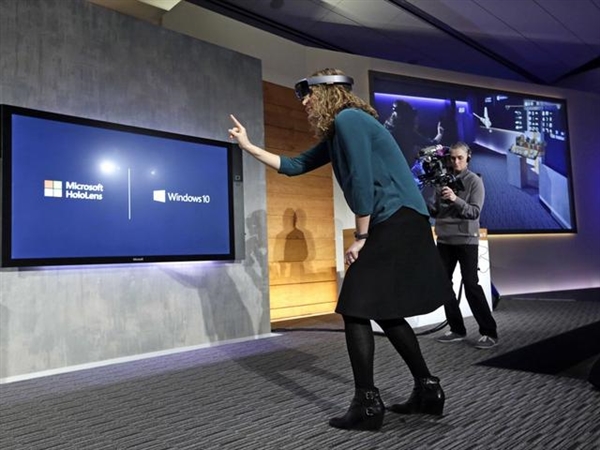 微软的革命性产品－虚拟现实头盔